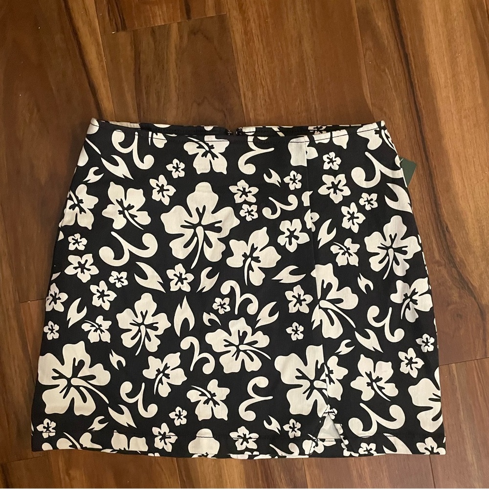 never worn skirt